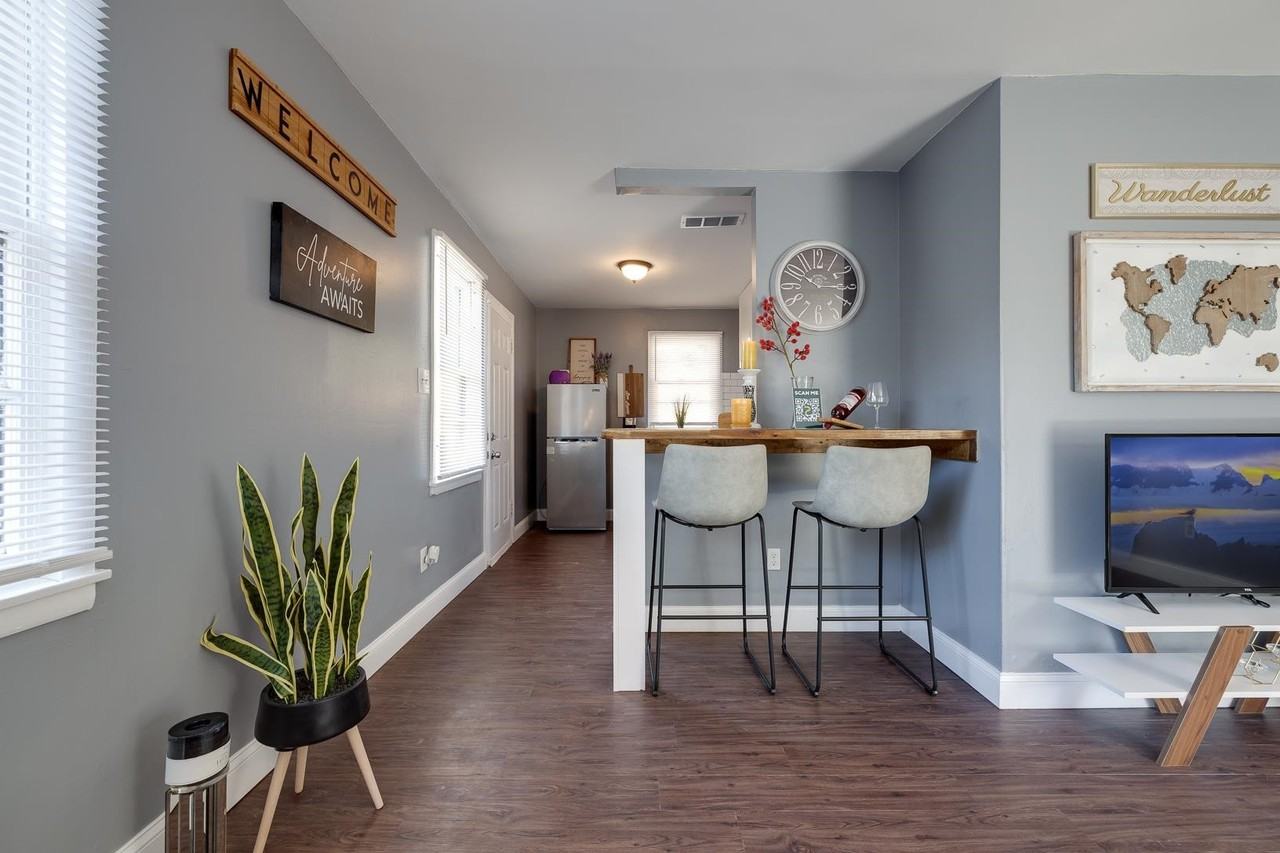 1050 N Parkway - Photo 3 of 16