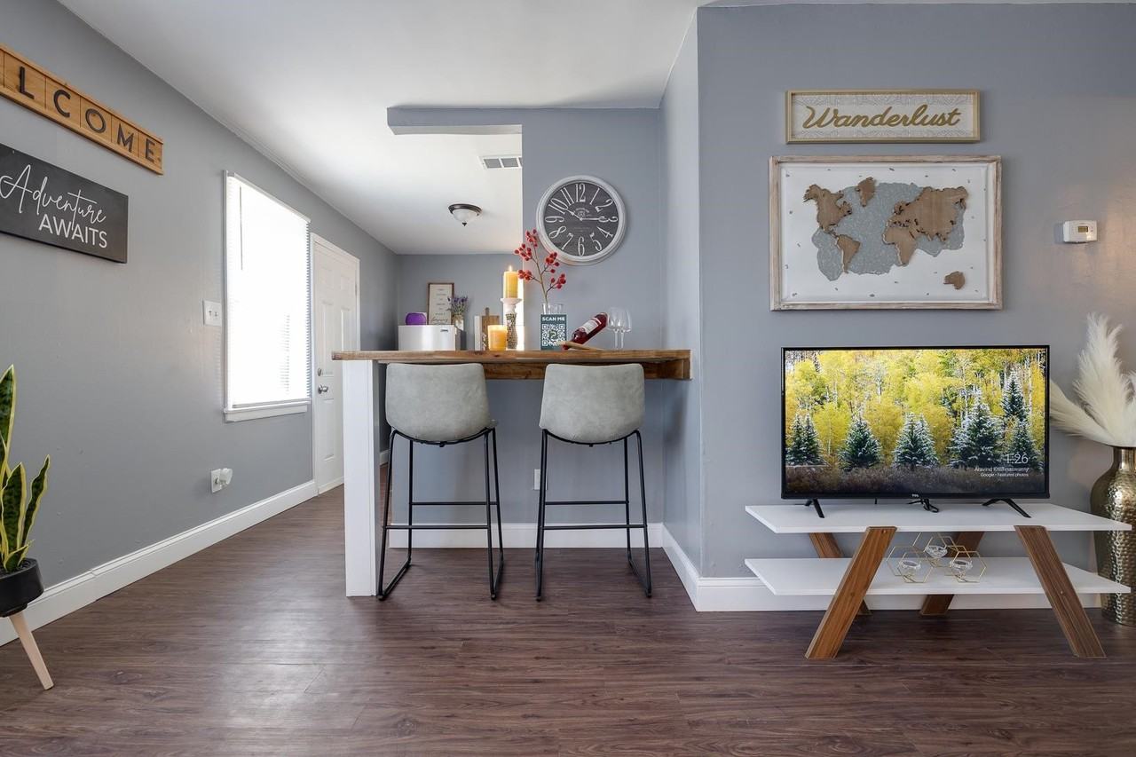 1050 N Parkway - Photo 4 of 16