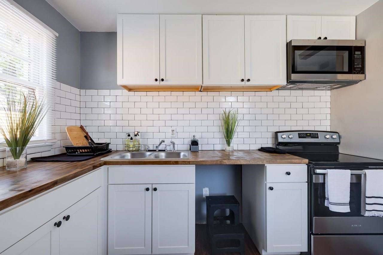 1050 N Parkway - Photo 7 of 16