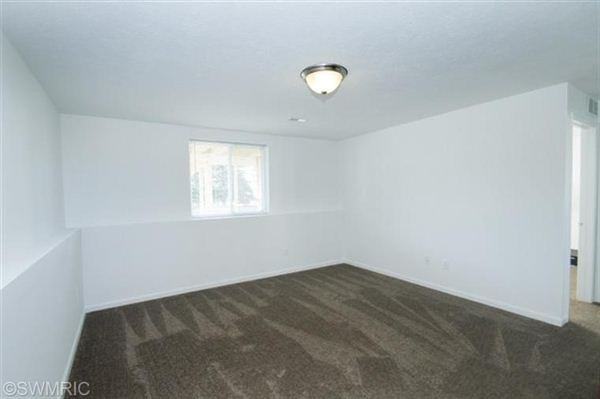 1747 Grovenberg Ct - Photo 3 of 10