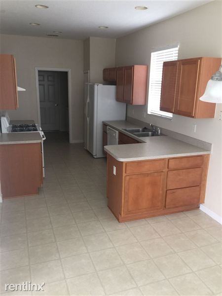 4401 Whistlewood Cir - Photo 3 of 11