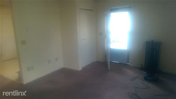 302 W Franklin St - Photo 3 of 3