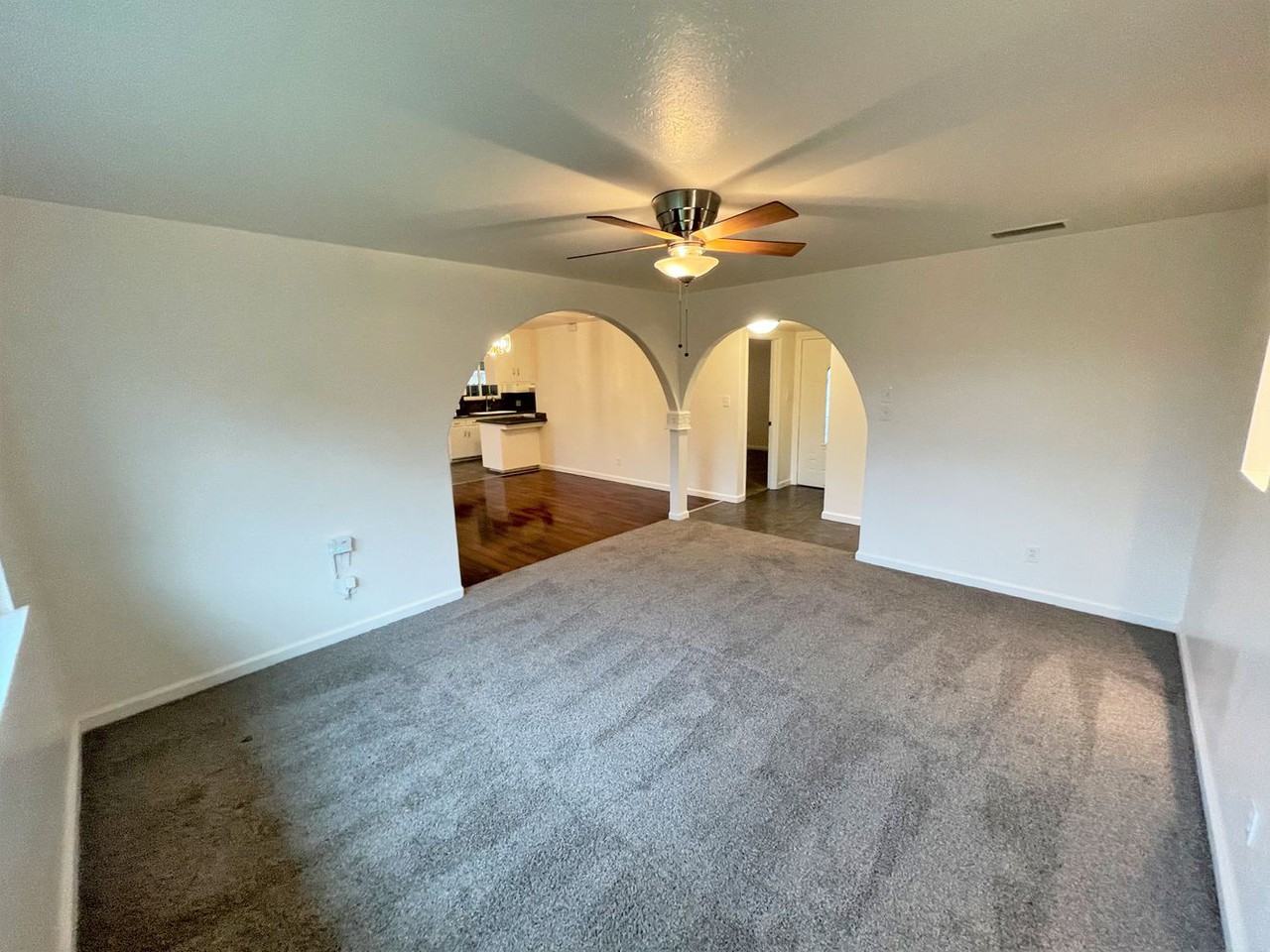 7265 Milford St - Photo 3 of 14