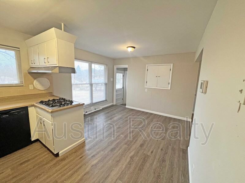 2624 Terri Lee Ct - Photo 3 of 11