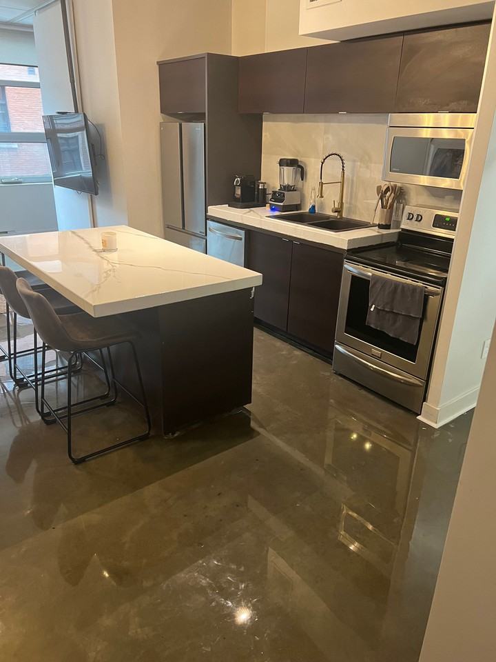 630 Rue William #410