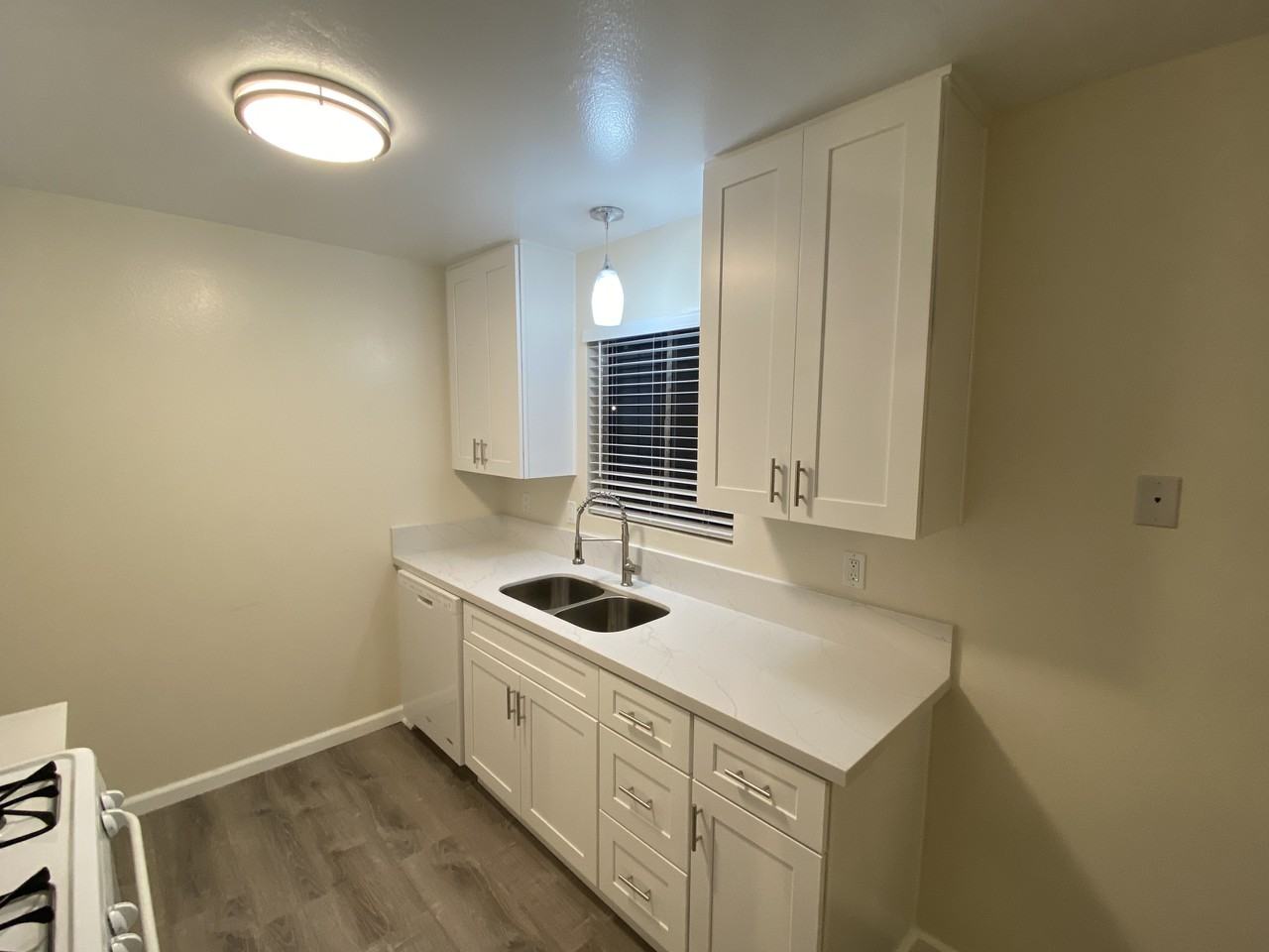 16702 Sims Lane #B - Photo 2 of 12