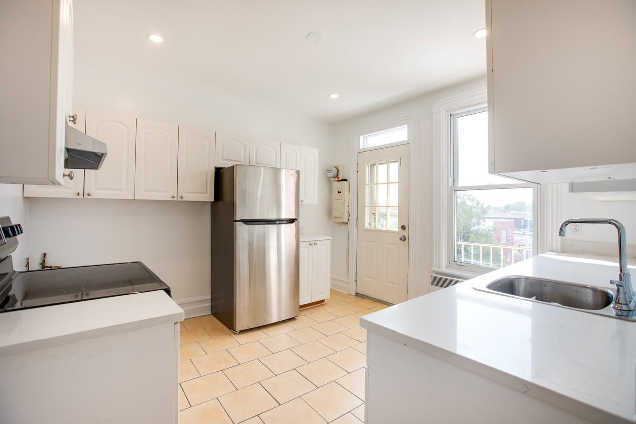 734 7e Avenue - Photo 3 of 12