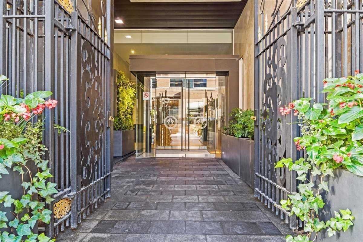 375 King Street West #1107