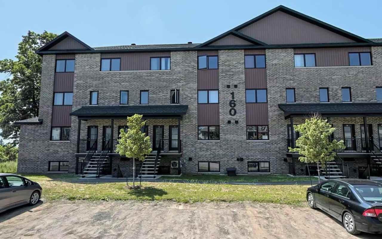 160 Rue de la Fabrique - Photo 2 of 11