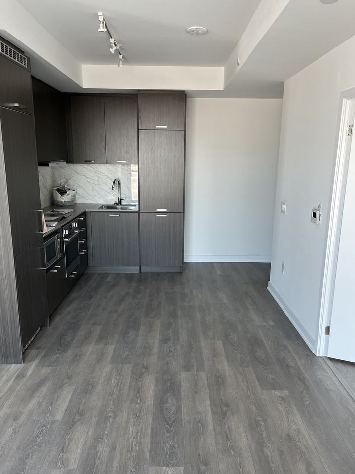 10 Honeycrisp Cres 1116 - Photo 3 of 7