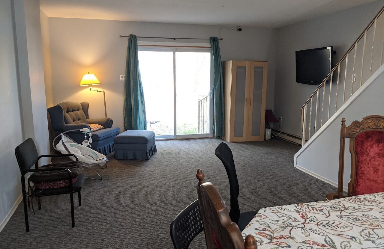 APPLY AT UWCORNER. COM - Photo 2 of 10