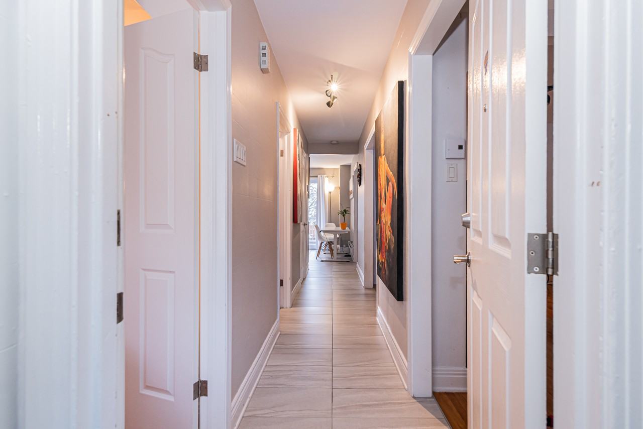 3740 Boulevard Rosemont - Photo 3 of 34