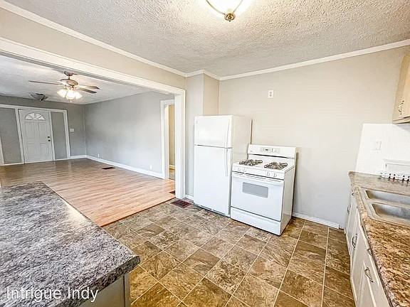 2230 E Woodlawn Ave - Photo 2 of 8