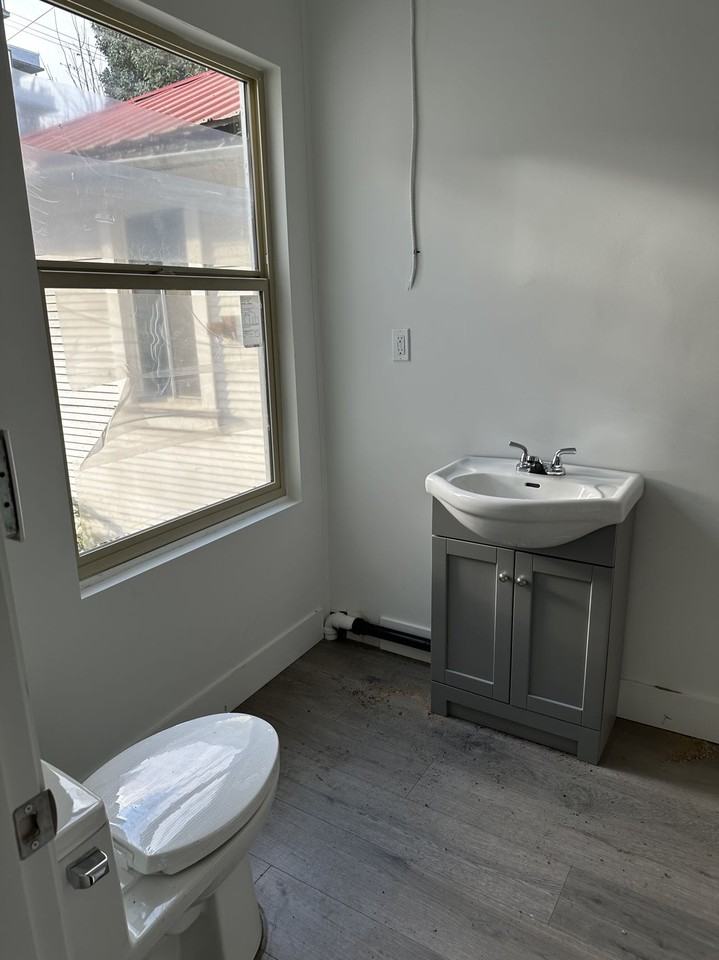 526 East Cordova Street - Photo 2 of 8