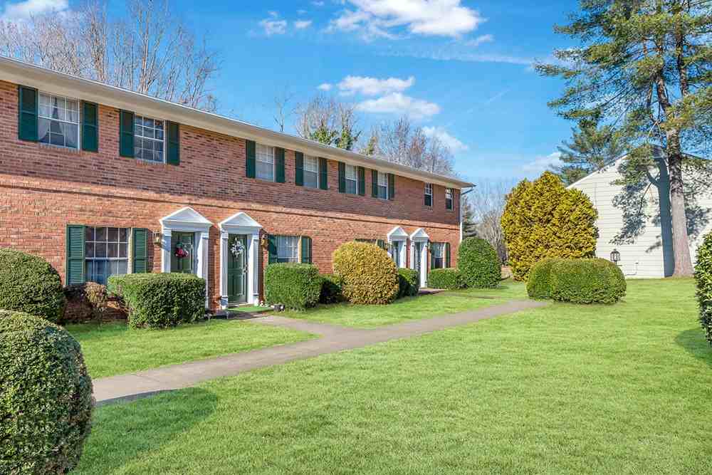 Cedar Hills Apartments and Townhomes - Photo 4 of 32