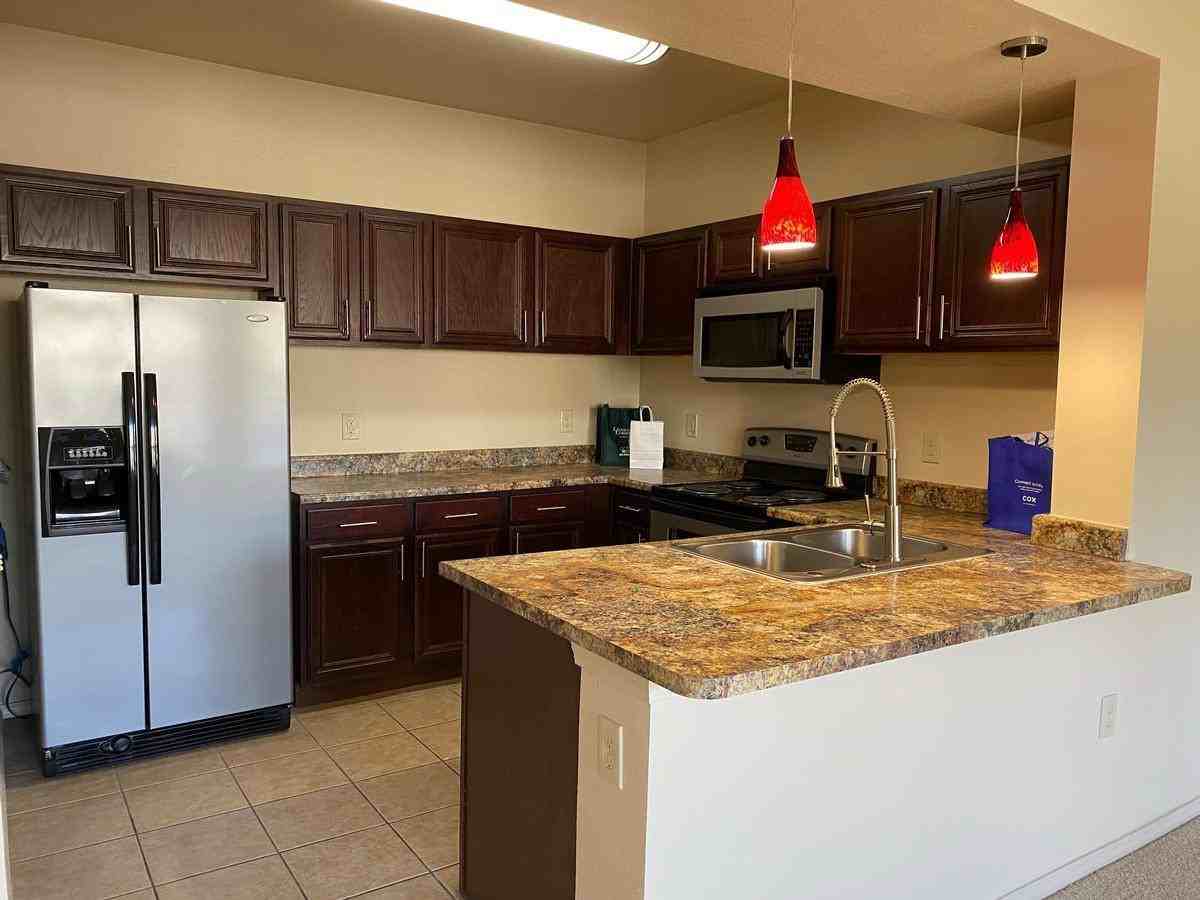 9201 Riverside Pkwy - Photo 4 of 20