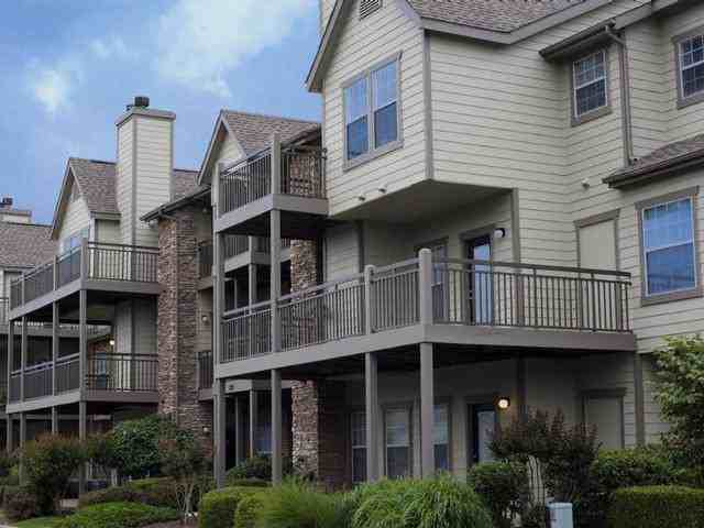 9201 Riverside Pkwy - Photo 7 of 20