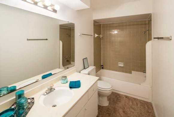 3272 South Lakewood Avenue - Photo 3 of 20