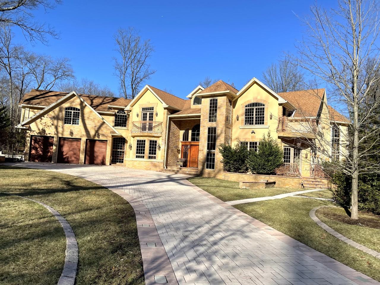 670 Shawnee Dr - Photo 2 of 29