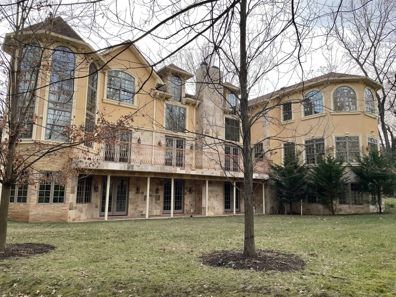 670 Shawnee Dr - Photo 3 of 29