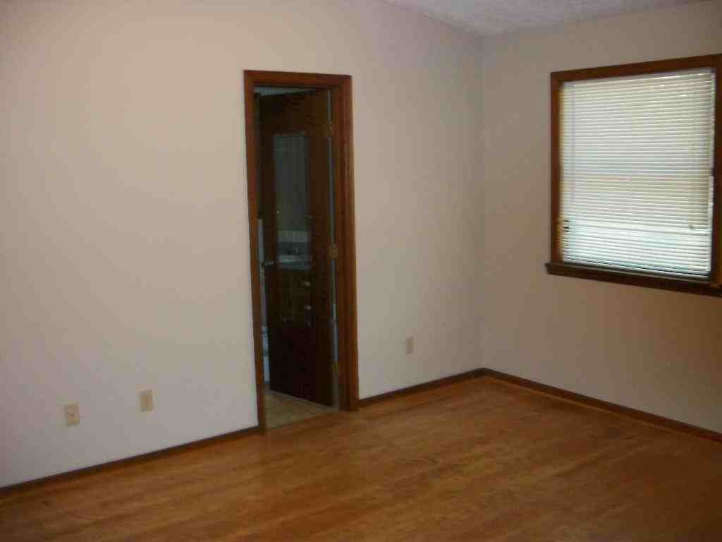 2304 Cumberland Dr - Photo 2 of 2