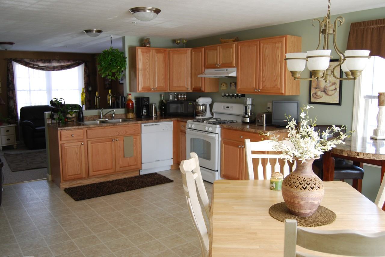 1095 Bodwell Rd. - Photo 2 of 14