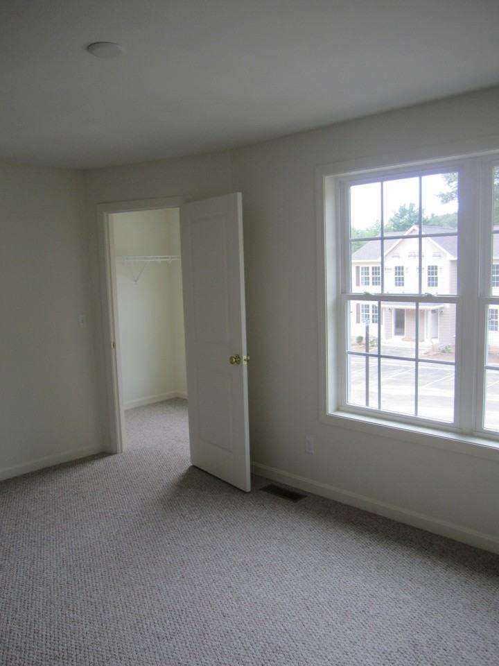 1095 Bodwell Rd. - Photo 3 of 14