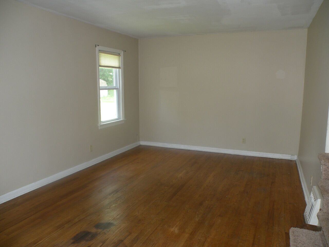 37630 Park Ave - Photo 2 of 18