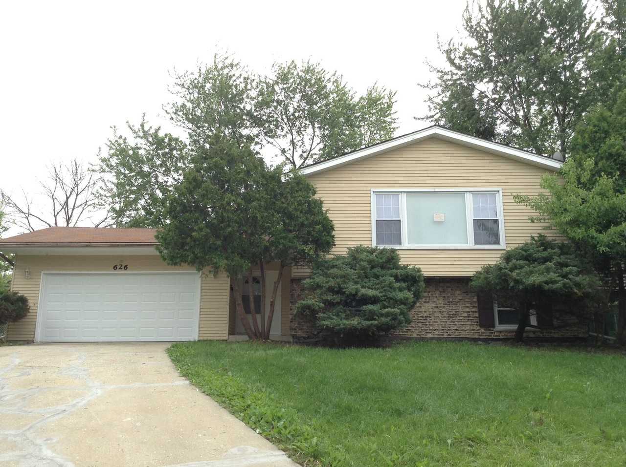 626 Sullivan Ln - Photo 2 of 17