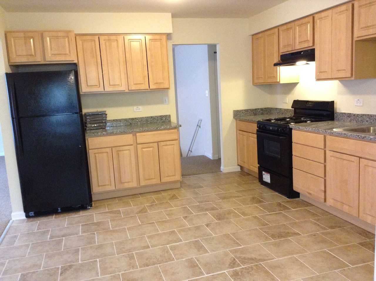 626 Sullivan Ln - Photo 3 of 17