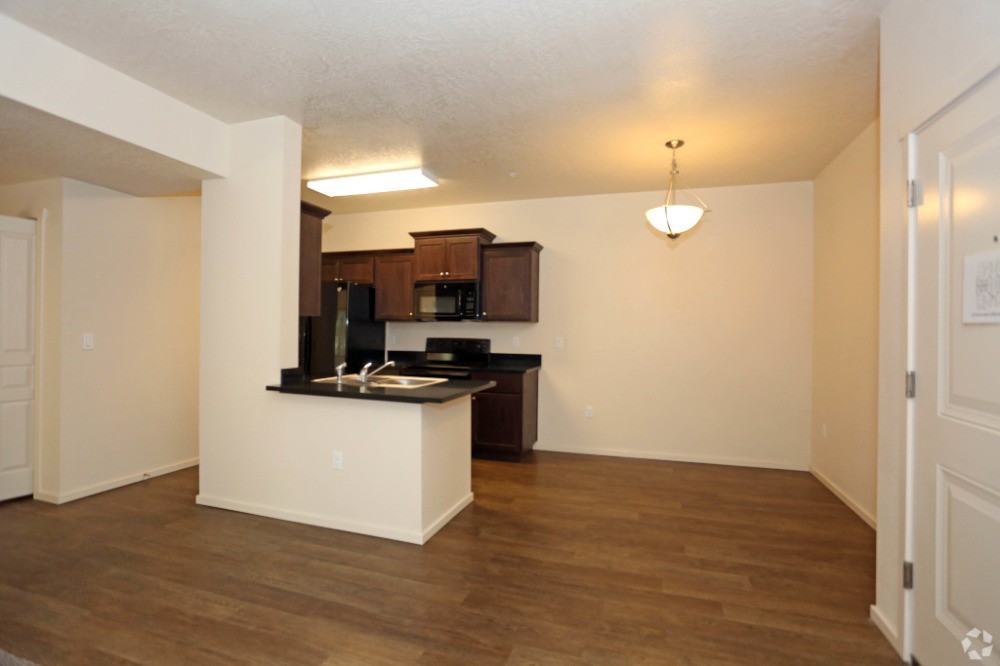 445 E 50Th St - Photo 4 of 24