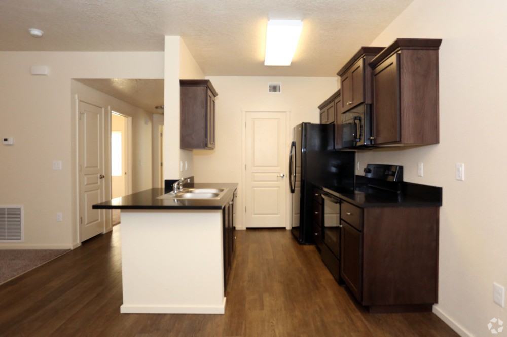 445 E 50Th St - Photo 5 of 24