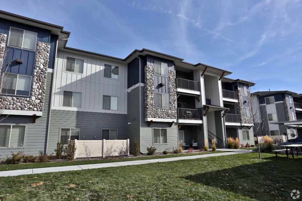 445 E 50Th St - Photo 2 of 24