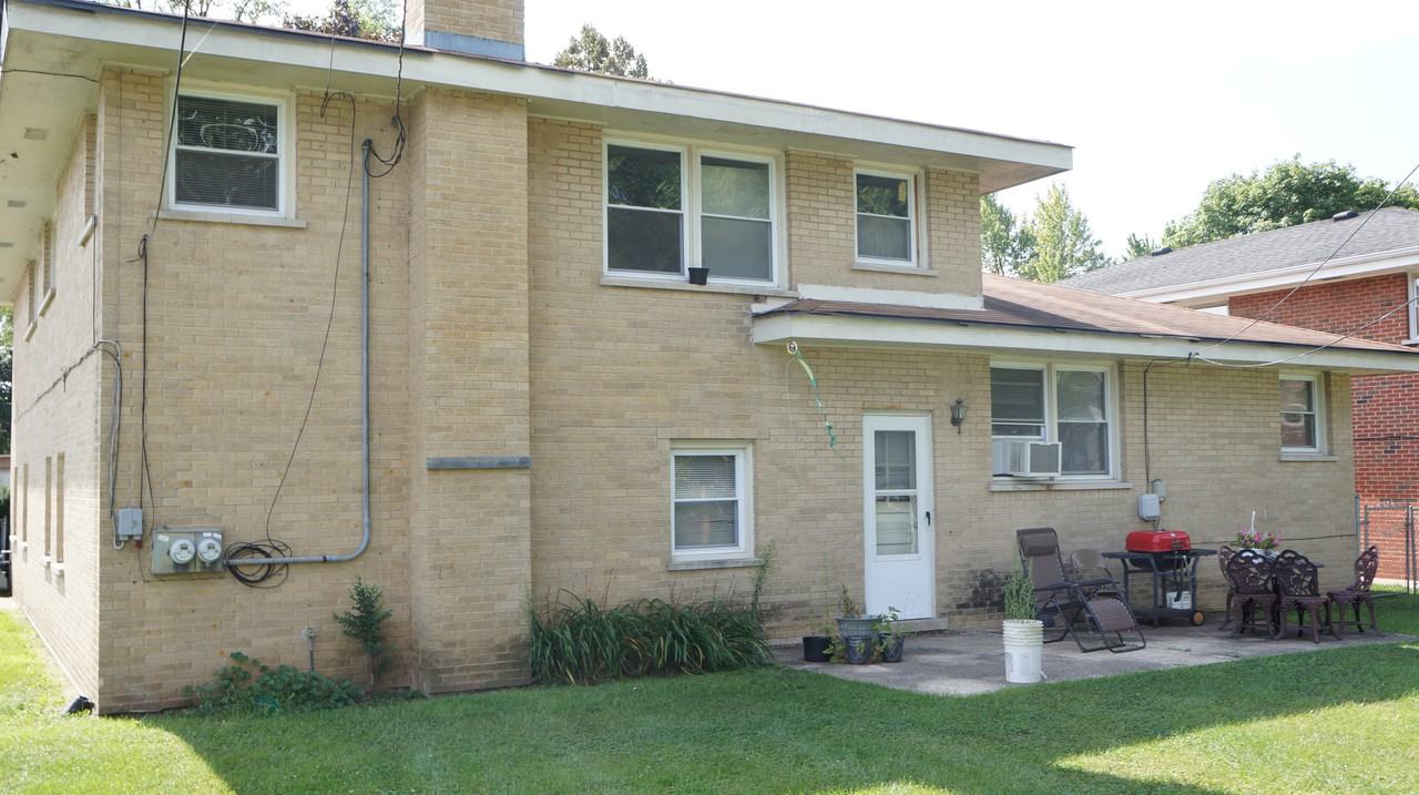 422 Edwards Ave - Photo 2 of 4