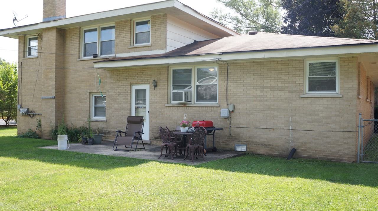 422 Edwards Ave - Photo 3 of 4