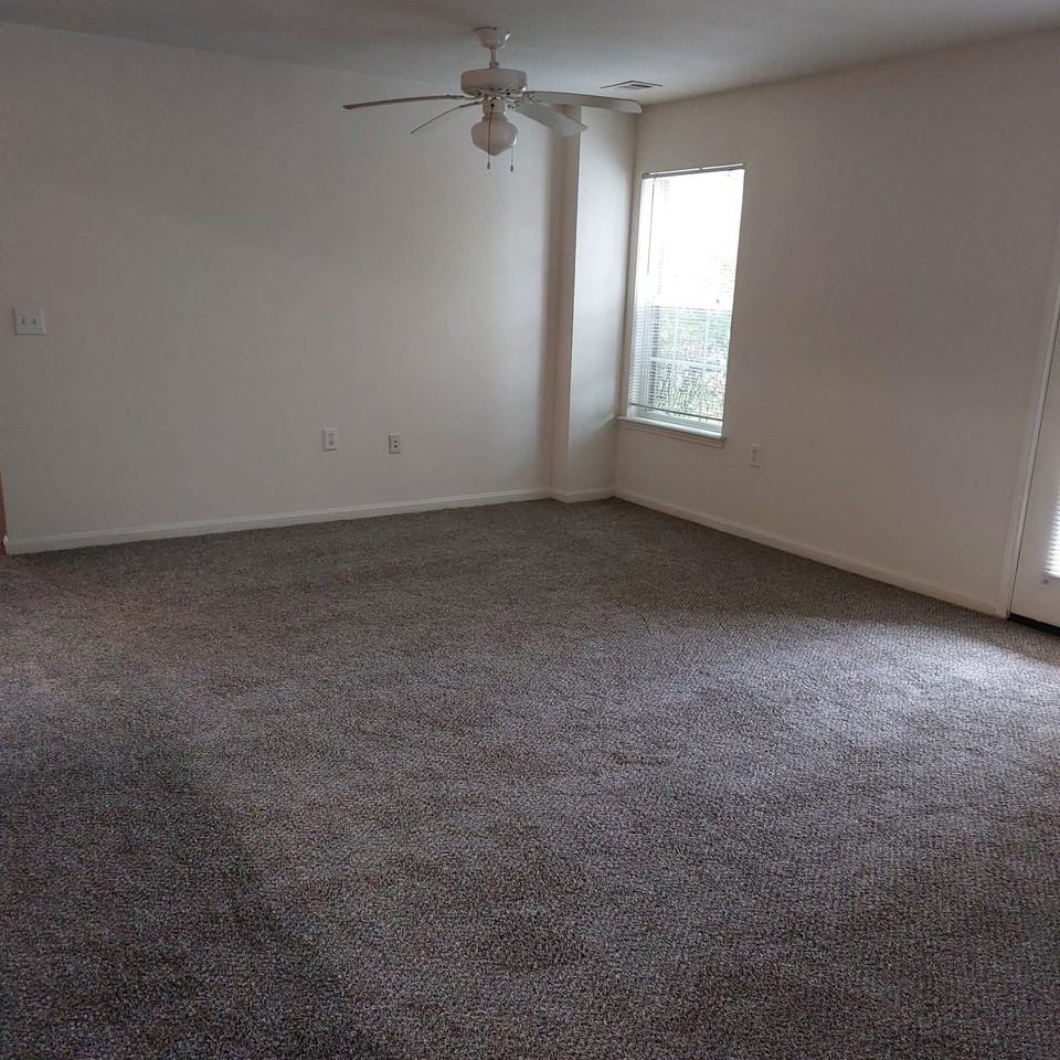 1426 Knoxville Hwy - Photo 2 of 9