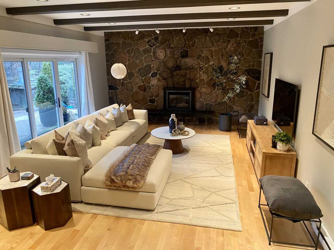 275 Newton Drive - Photo 2 of 18