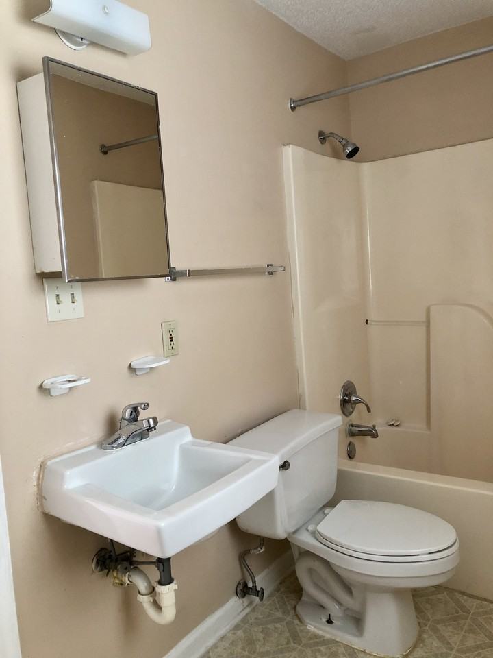 2618 Carr St - Photo 2 of 9