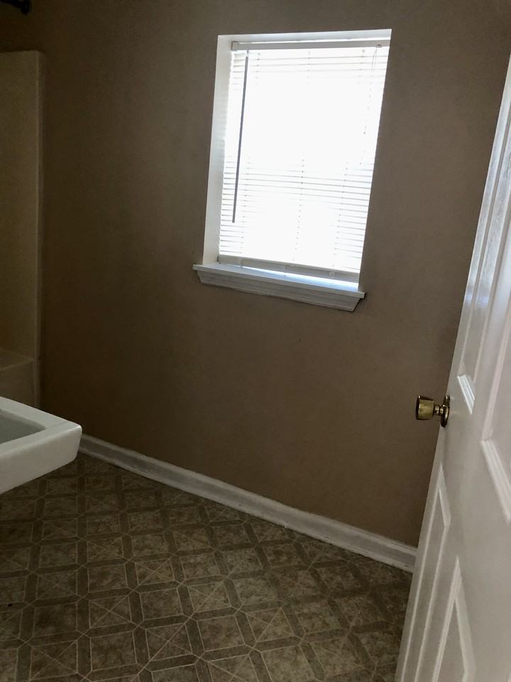 2618 Carr St - Photo 3 of 9