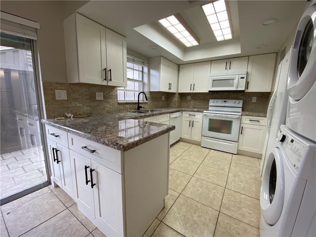 12366 Sw 51st Pl #12366 - Photo 3 of 8