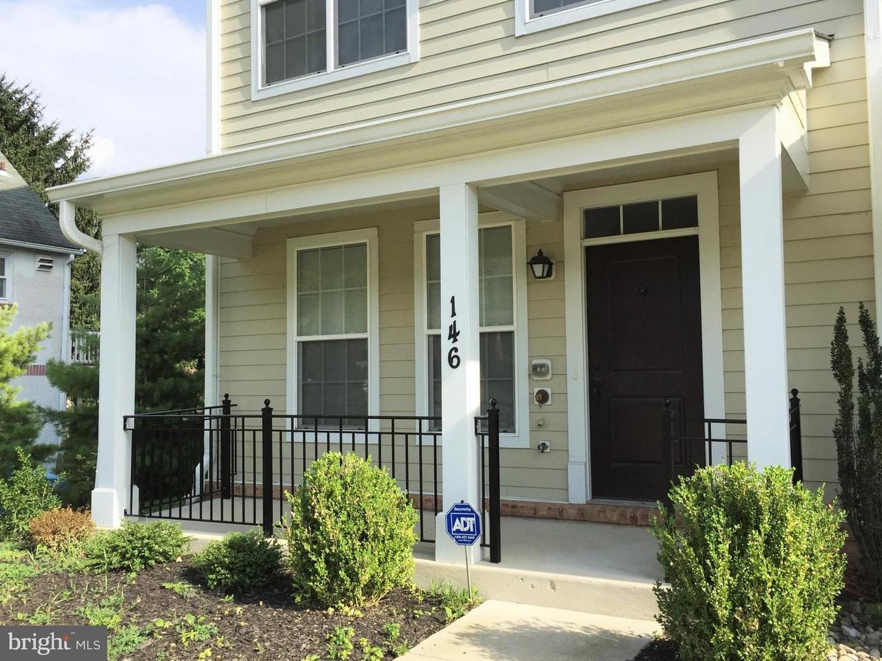 146 Linden Pl - Photo 2 of 35