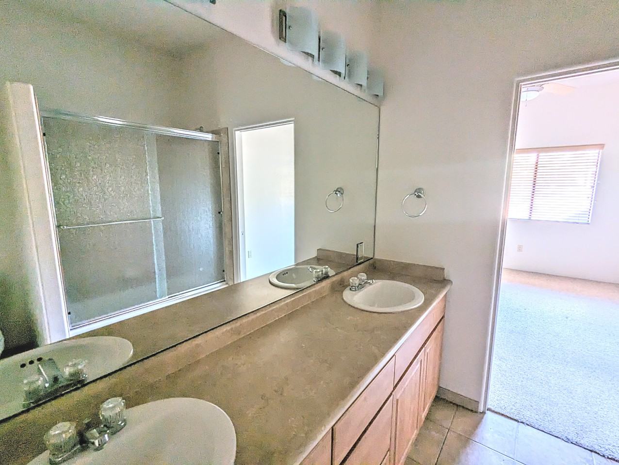 1449 W Kilburn St - Photo 2 of 9