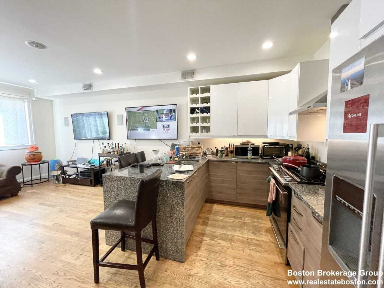 Dorchester St - Photo 2 of 18