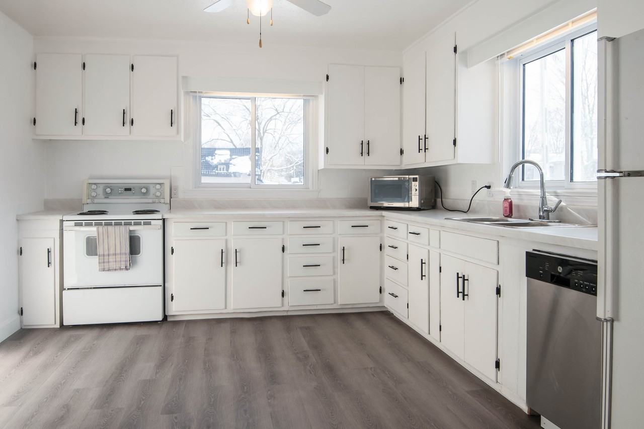 100 Simcoe Street - Photo 2 of 14