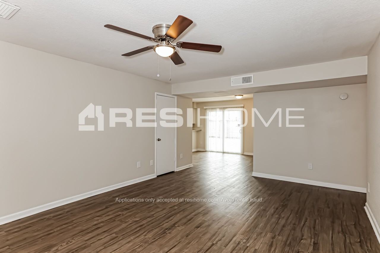 1801 N 54th Ln - Photo 3 of 16