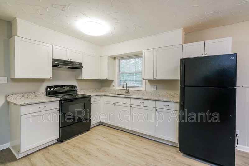 1748 Austin Rd Sw - Photo 3 of 18