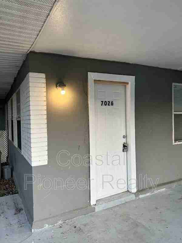 7026 Washington St - Photo 2 of 8