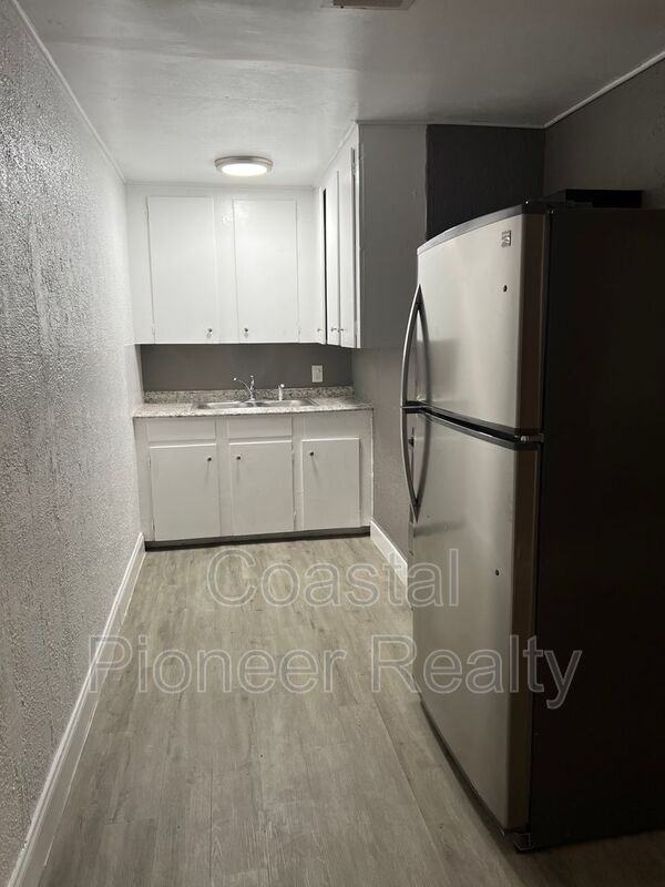 7026 Washington St - Photo 5 of 8