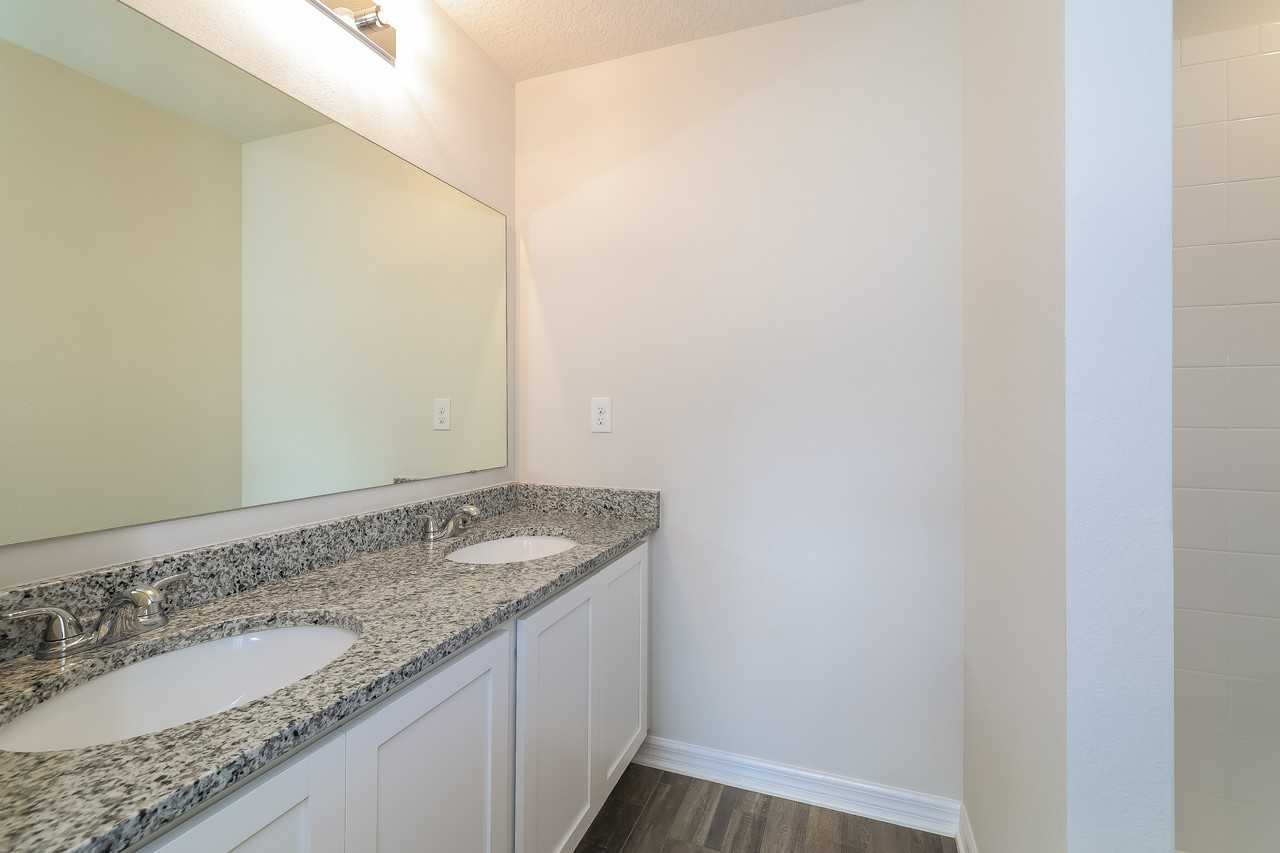 1427 Swan Ct - Photo 2 of 11