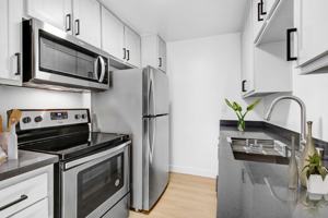 featured image of 520 Kelton Ave